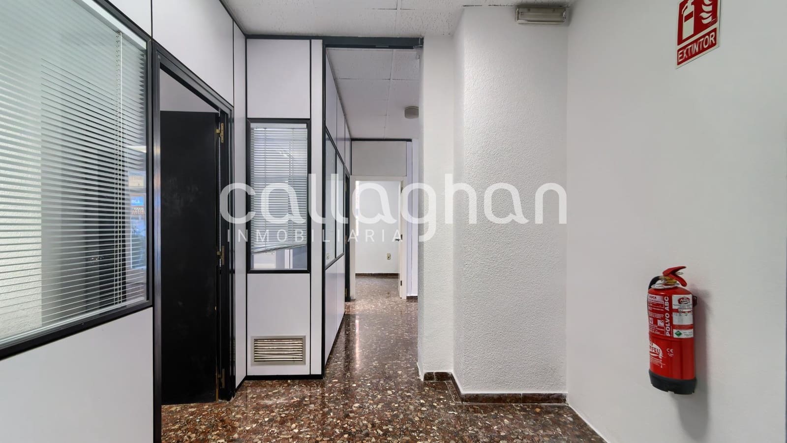 Erhverv til leje i Valencia by - € 2.200 (Ref: 9637783)