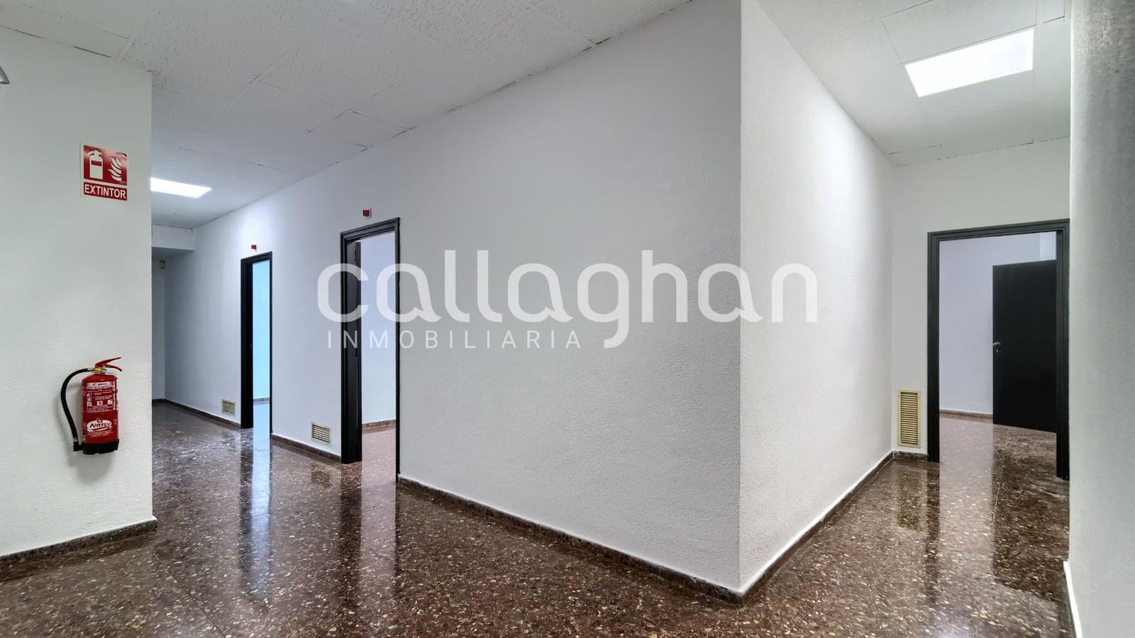 Erhverv til leje i Valencia by - € 2.200 (Ref: 9637783)