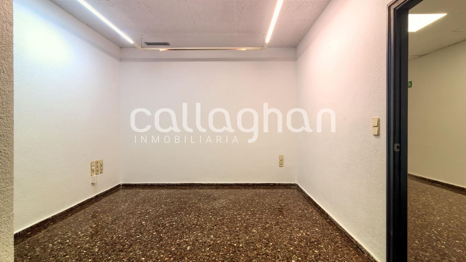 Erhverv til leje i Valencia by - € 2.200 (Ref: 9637783)