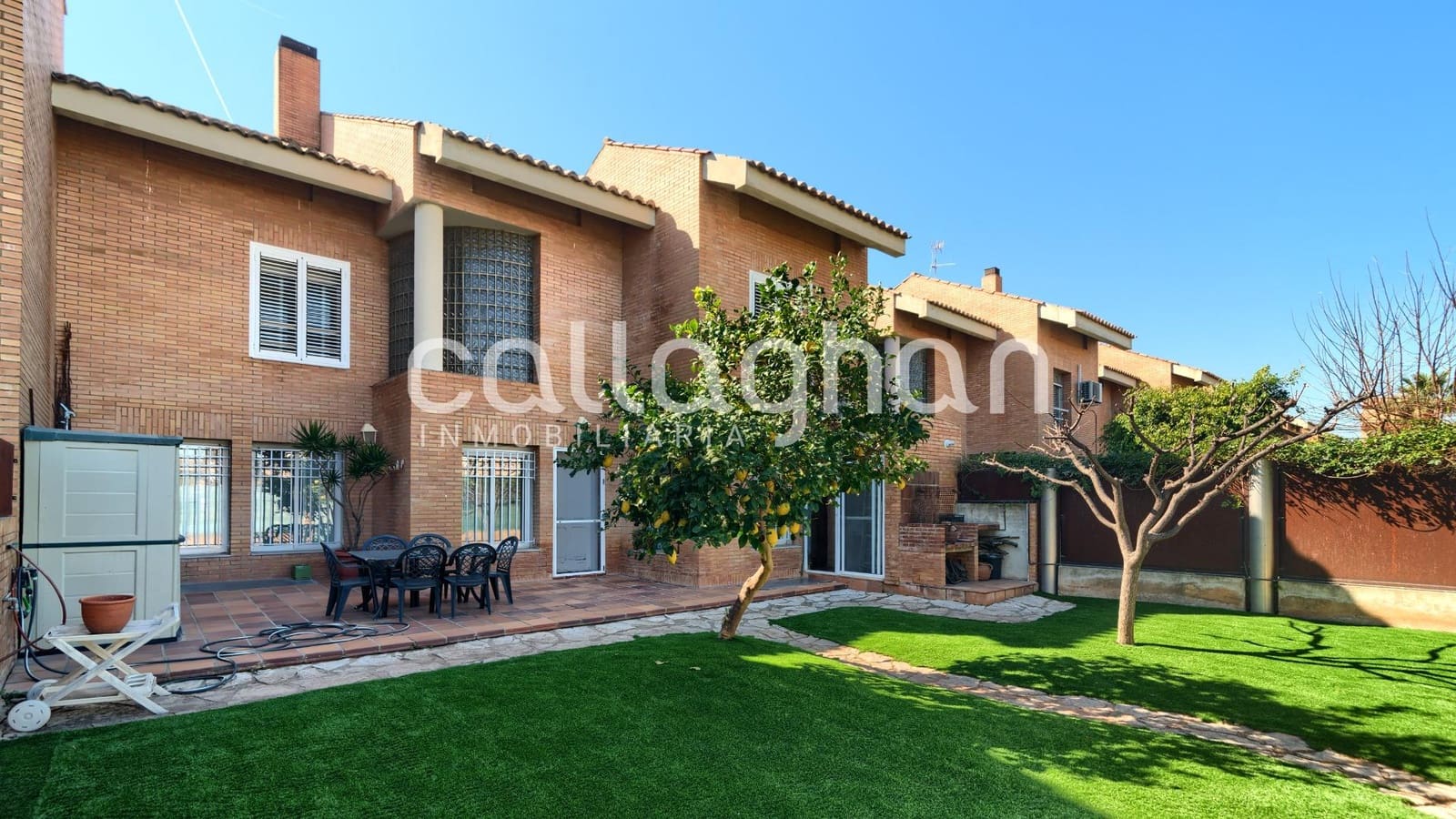 5 slaapkamer Rijtjeshuis te koop in Sagunto / Sagunt met zwembad garage - € 800.000 (Ref: 9637784)