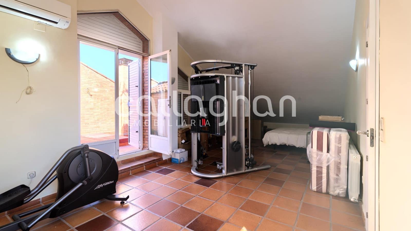 5 slaapkamer Rijtjeshuis te koop in Sagunto / Sagunt met zwembad garage - € 800.000 (Ref: 9637784)