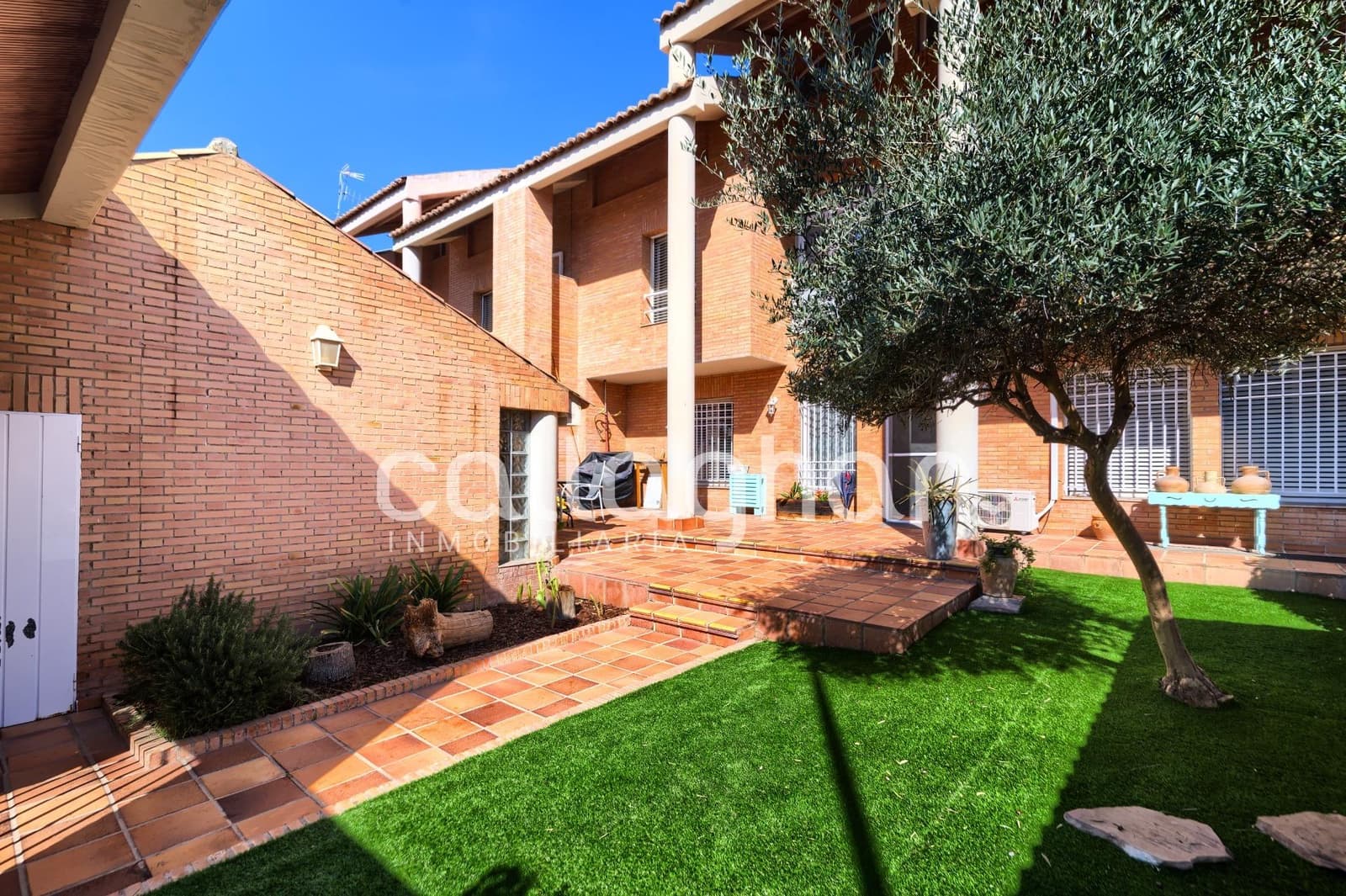 5 slaapkamer Rijtjeshuis te koop in Sagunto / Sagunt met zwembad garage - € 800.000 (Ref: 9637784)