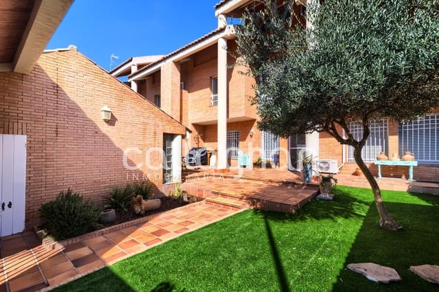 5 slaapkamer Rijtjeshuis te koop in Sagunto / Sagunt - € 800.000 (Ref: 9637784)