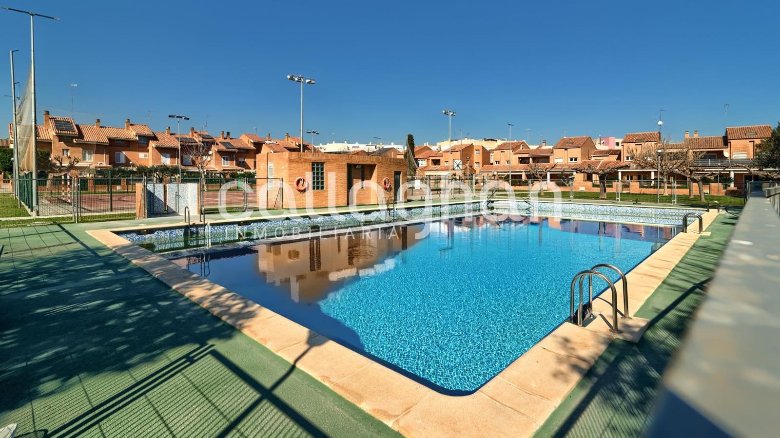 5 slaapkamer Rijtjeshuis te koop in Sagunto / Sagunt met zwembad garage - € 800.000 (Ref: 9637784)