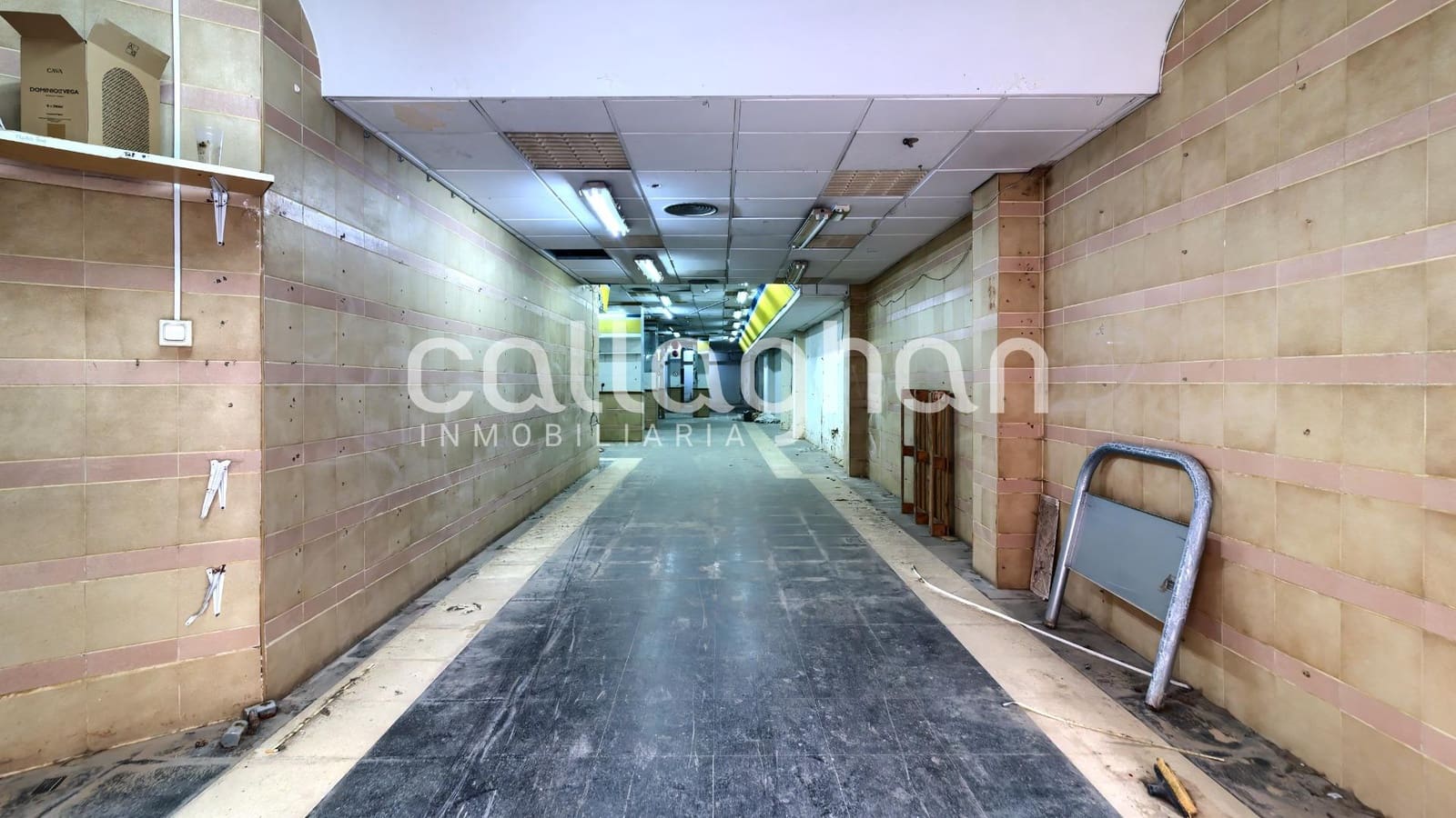 Commercial for sale in Aldaia - € 237,000 (Ref: 9659592)