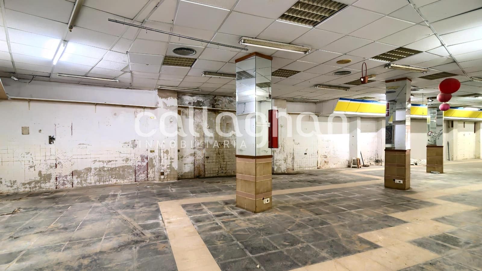 Commercial for sale in Aldaia - € 237,000 (Ref: 9659592)
