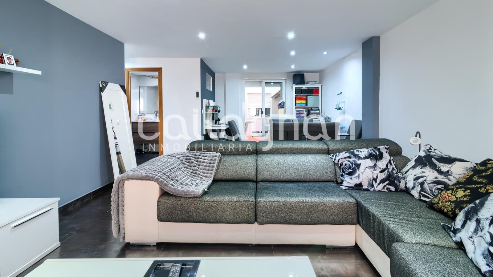 3 bedroom Flat for sale in Valencia city - € 280,000 (Ref: 9674465)