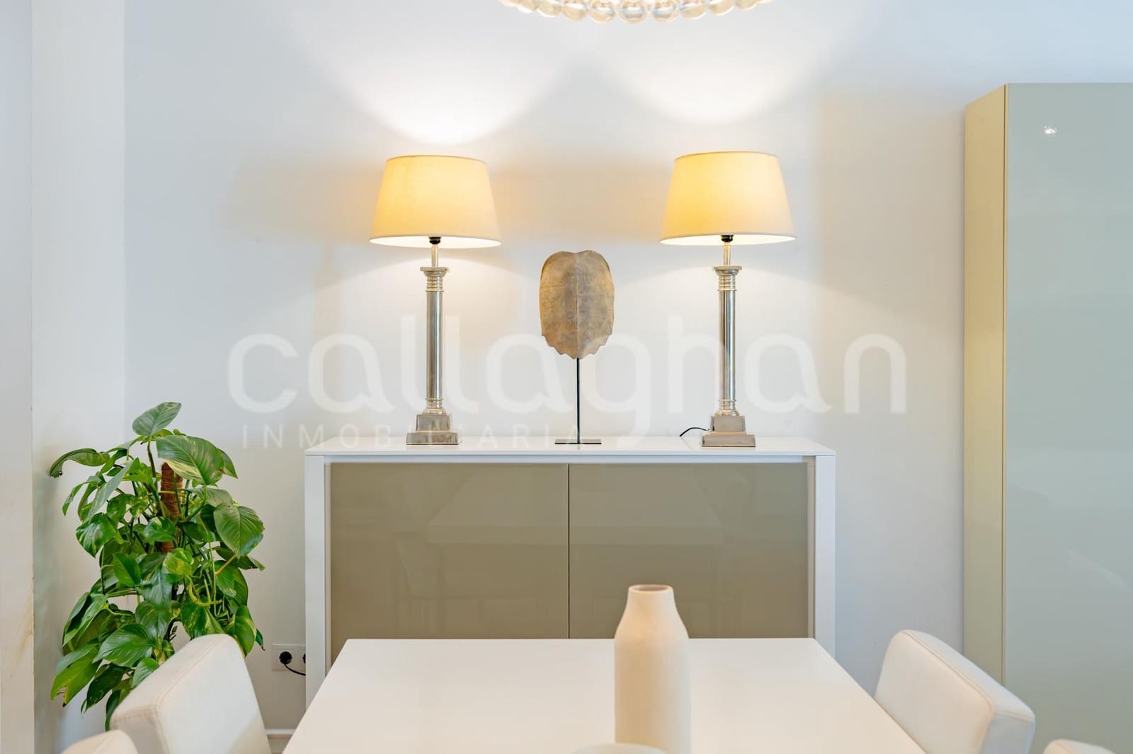 4 chambre Villa/Maison Mitoyenne à vendre à Rocafort avec piscine garage - 840 000 € (Ref: 9686761)