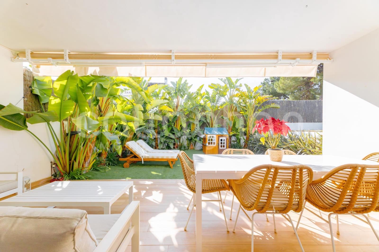 4 chambre Villa/Maison Mitoyenne à vendre à Rocafort avec piscine garage - 840 000 € (Ref: 9686761)