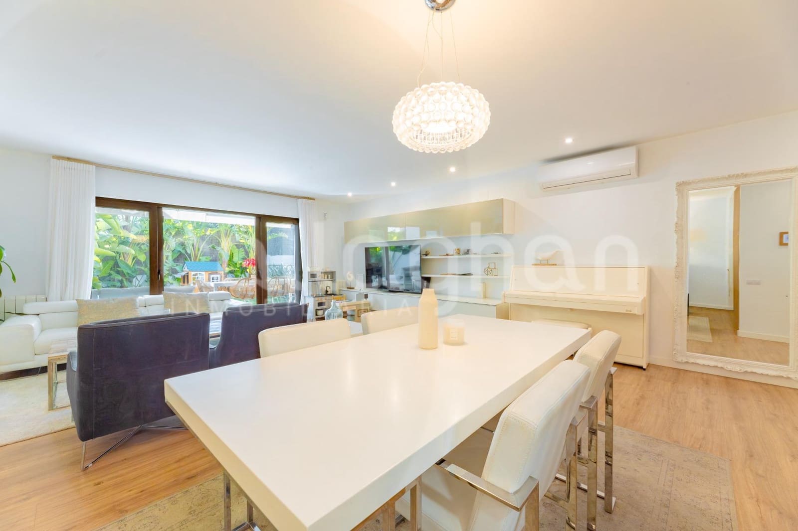 4 chambre Villa/Maison Mitoyenne à vendre à Rocafort avec piscine garage - 840 000 € (Ref: 9686761)