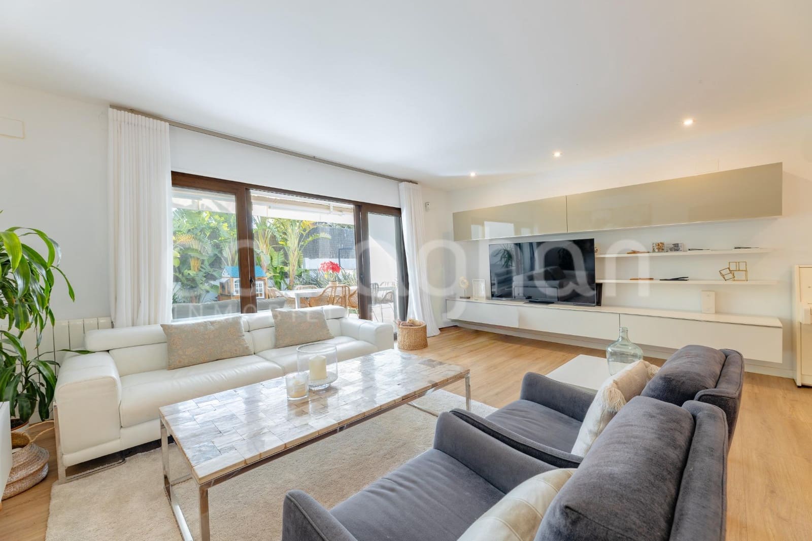 4 chambre Villa/Maison Mitoyenne à vendre à Rocafort avec piscine garage - 840 000 € (Ref: 9686761)