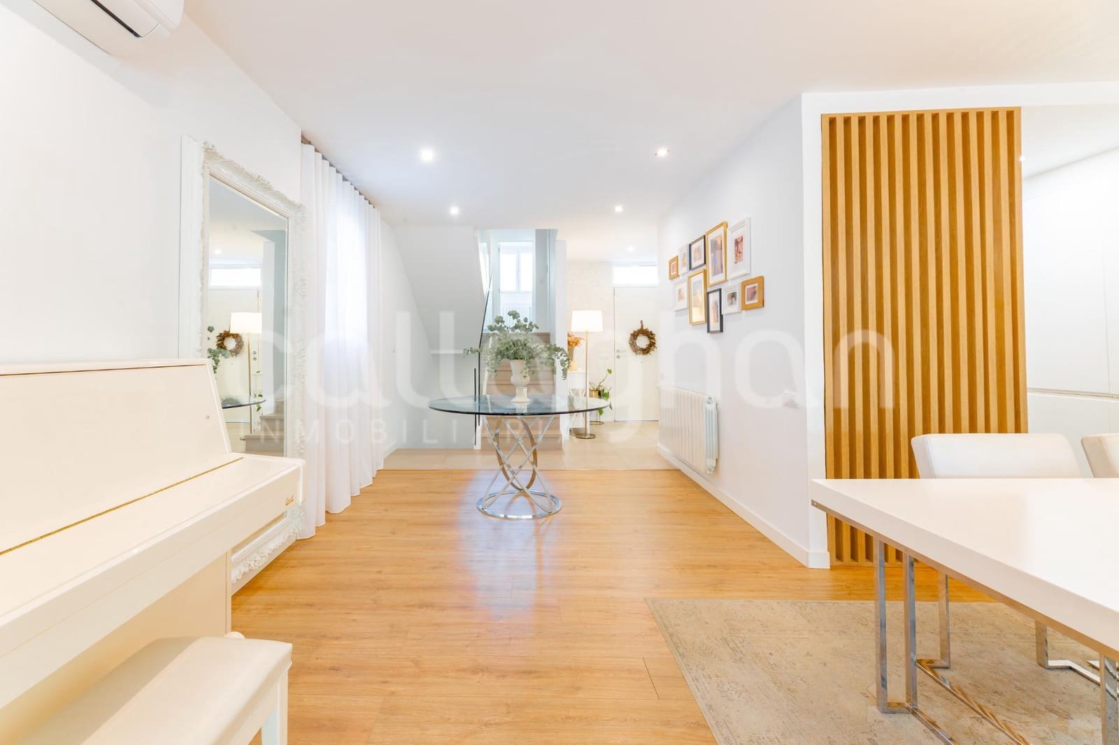 4 chambre Villa/Maison Mitoyenne à vendre à Rocafort avec piscine garage - 840 000 € (Ref: 9686761)