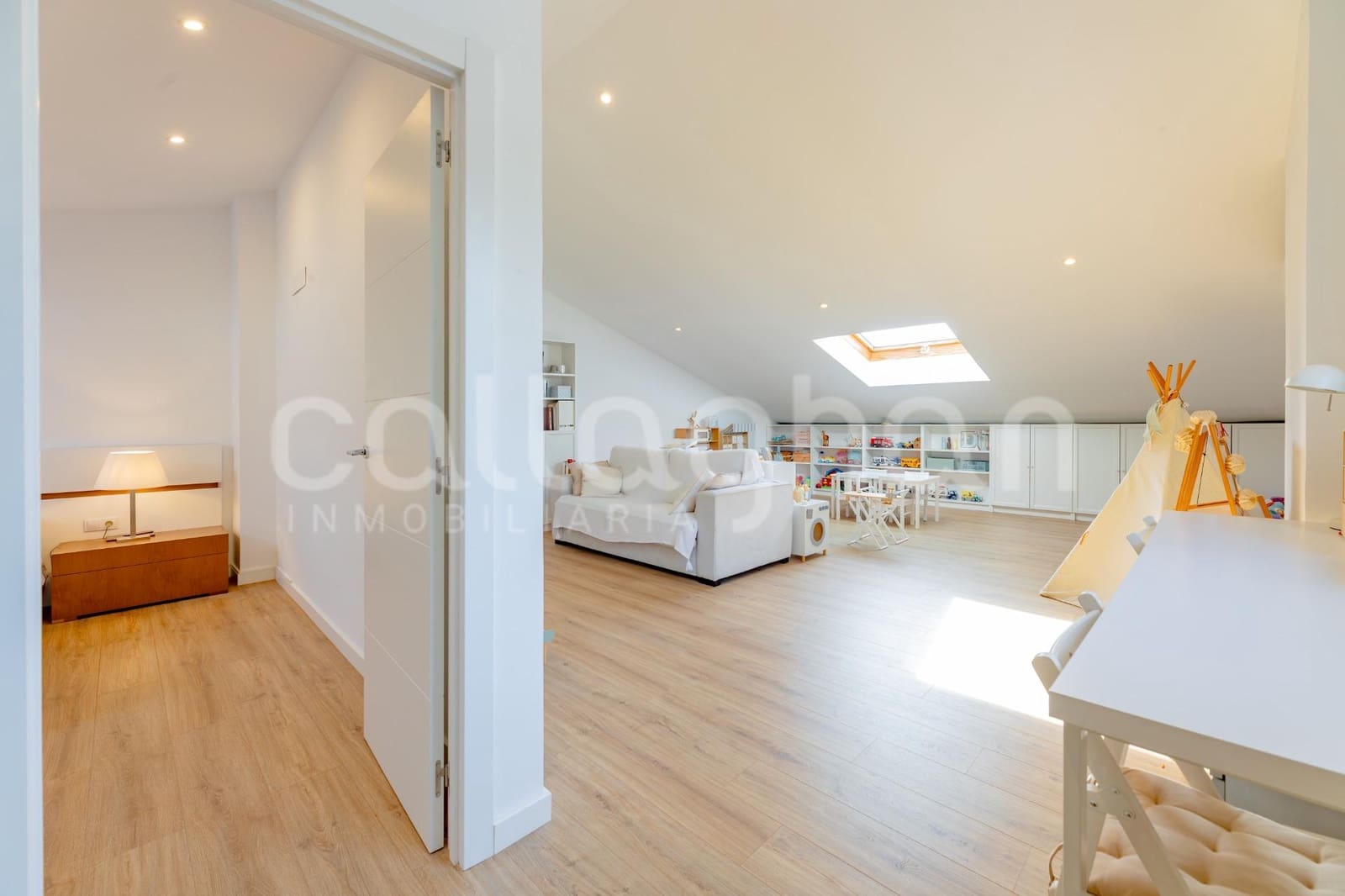 4 chambre Villa/Maison Mitoyenne à vendre à Rocafort avec piscine garage - 840 000 € (Ref: 9686761)