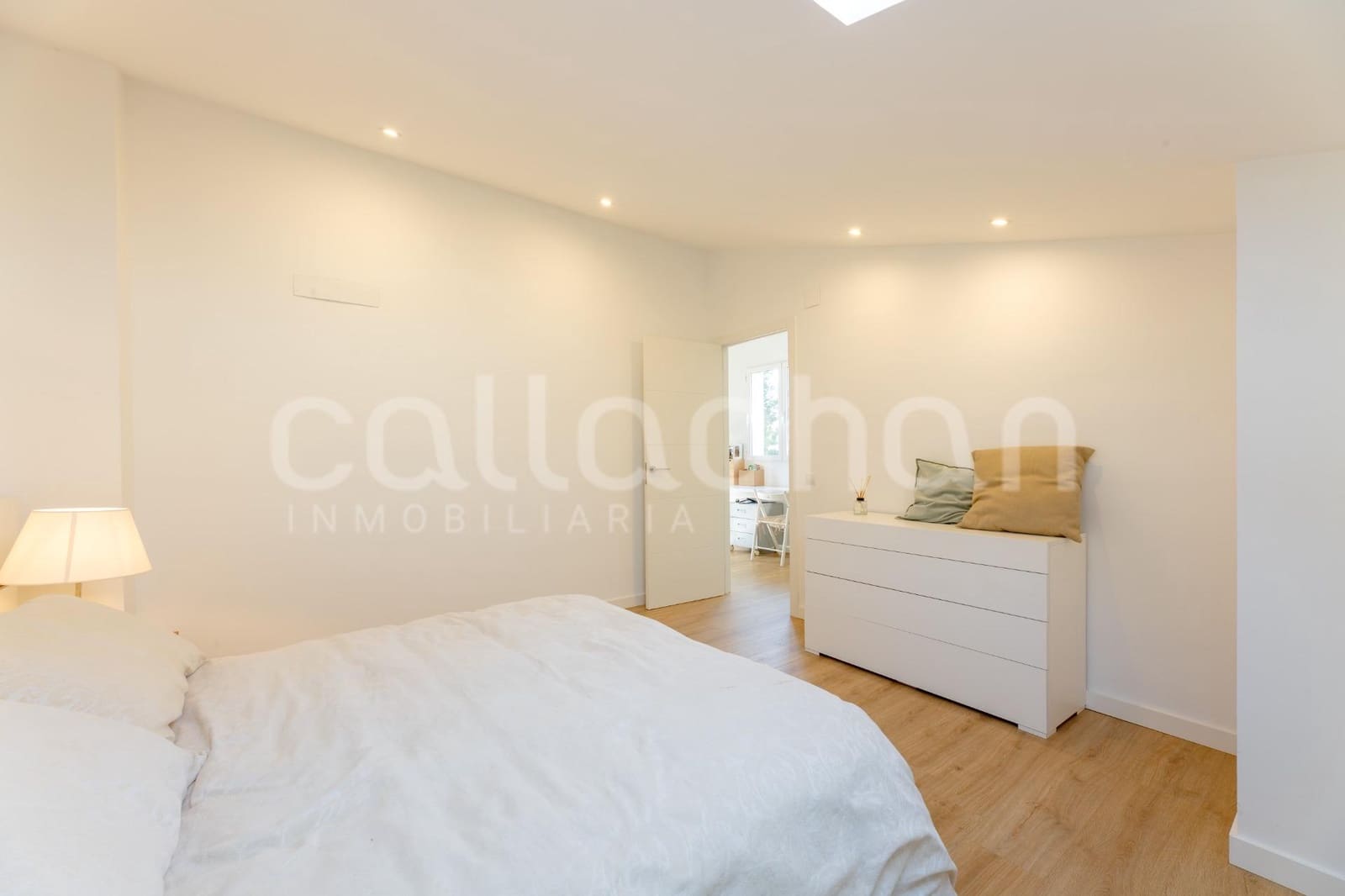 4 chambre Villa/Maison Mitoyenne à vendre à Rocafort avec piscine garage - 840 000 € (Ref: 9686761)