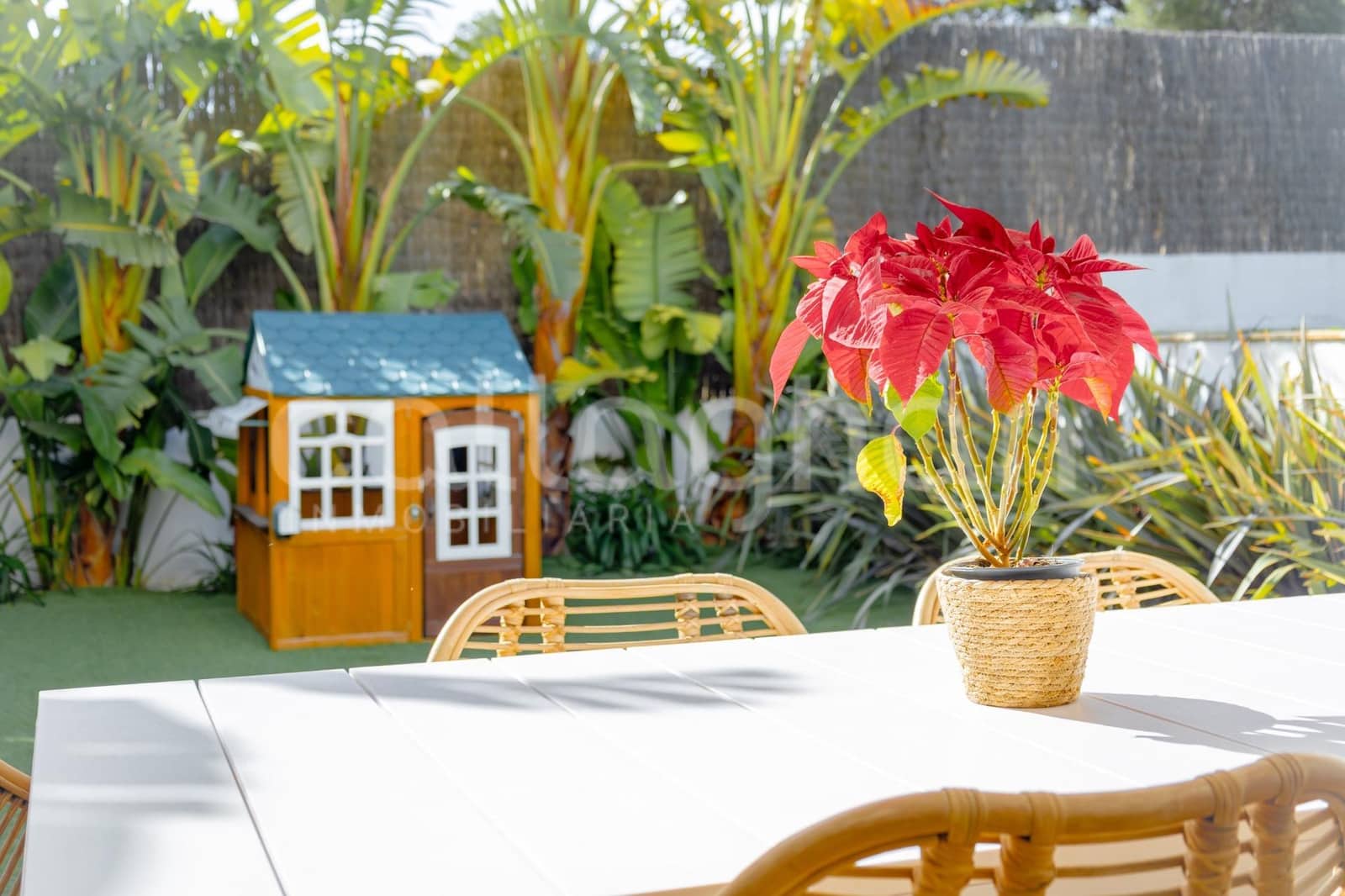 4 chambre Villa/Maison Mitoyenne à vendre à Rocafort avec piscine garage - 840 000 € (Ref: 9686761)