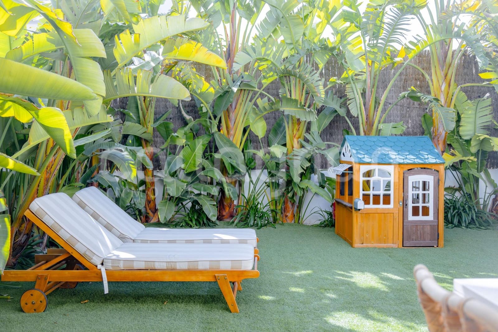 4 chambre Villa/Maison Mitoyenne à vendre à Rocafort avec piscine garage - 840 000 € (Ref: 9686761)