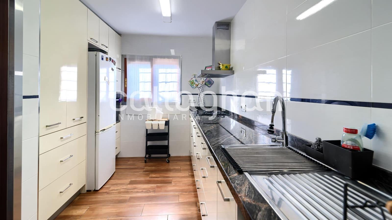 Adosado de 4 habitaciones en Almarda en venta - 400.000 € (Ref: 9690971)