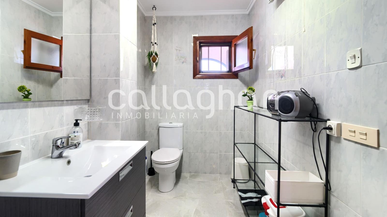 Adosado de 4 habitaciones en Almarda en venta - 400.000 € (Ref: 9690971)