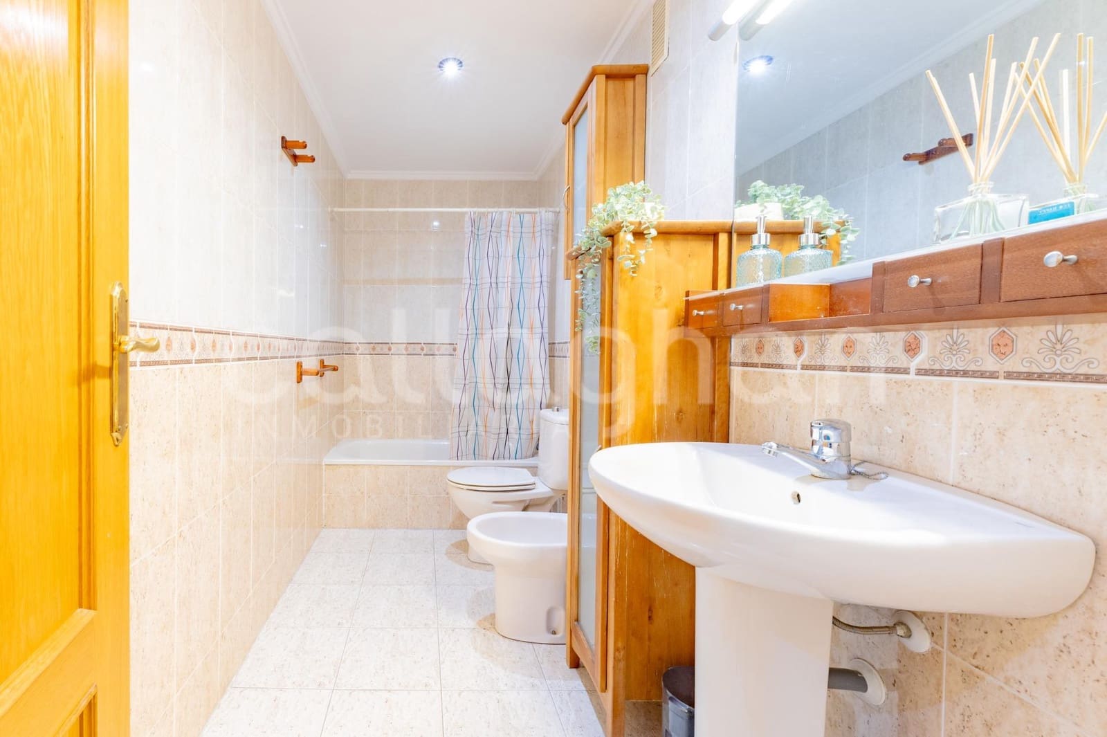 3 bedroom Flat for rent in Valencia city - € 1,300 (Ref: 9690972)