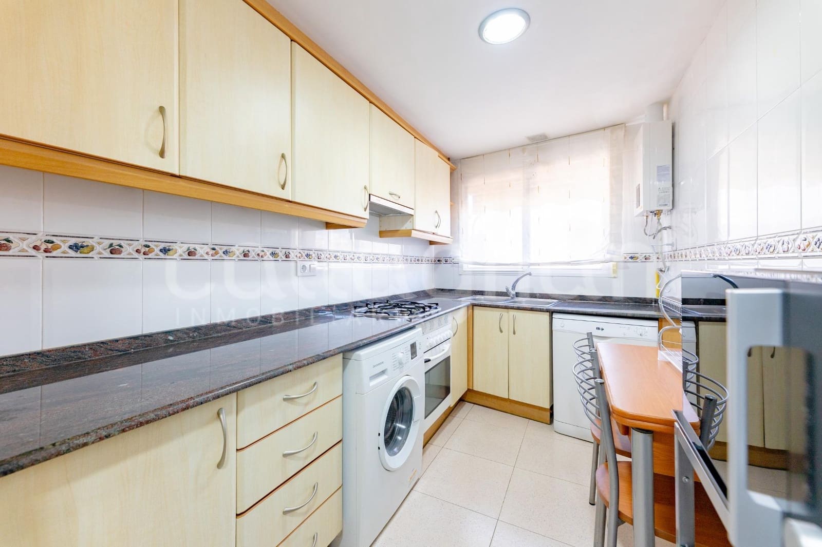 3 bedroom Flat for rent in Valencia city - € 1,300 (Ref: 9690972)