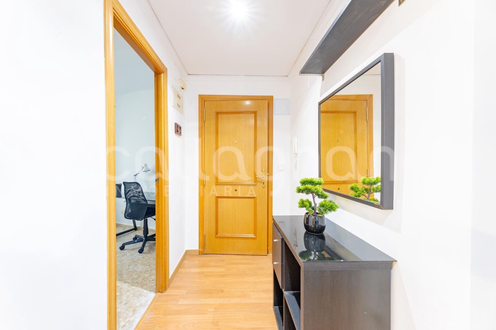 3 bedroom Flat for rent in Valencia city - € 1,300 (Ref: 9690972)