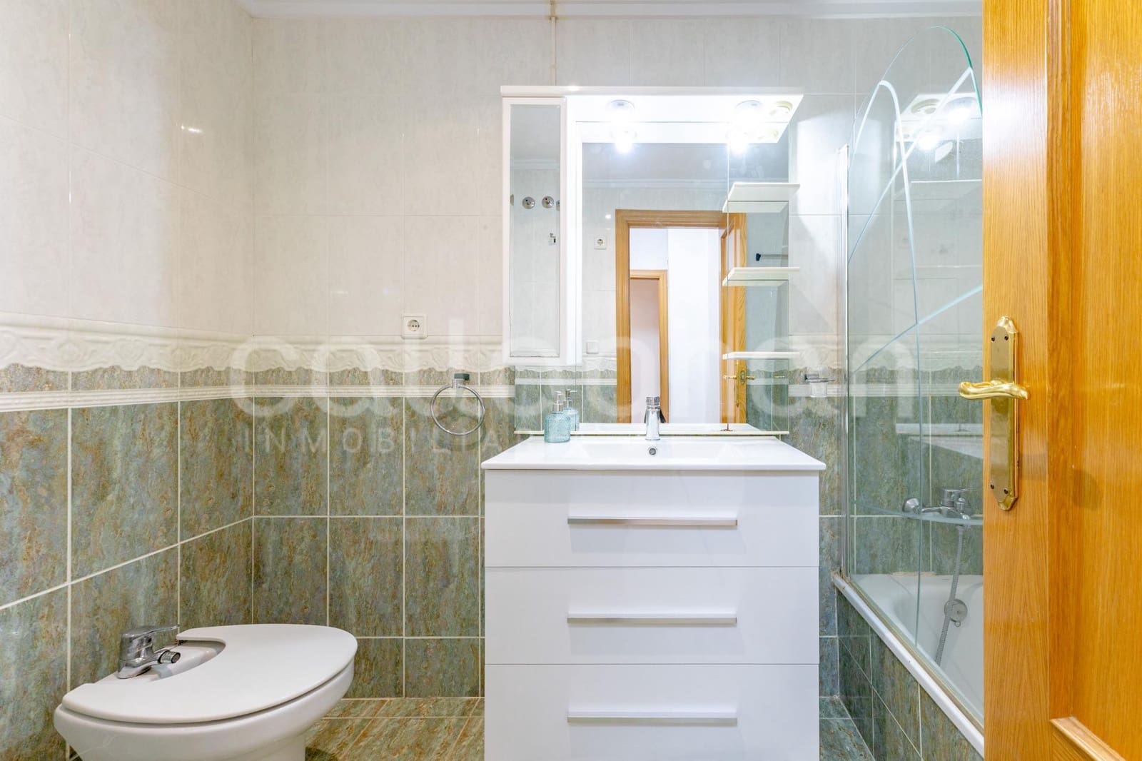 3 bedroom Flat for rent in Valencia city - € 1,300 (Ref: 9690972)