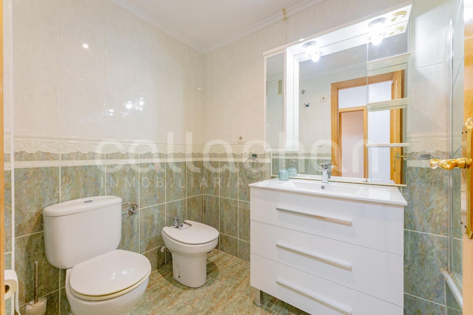 3 bedroom Flat for rent in Valencia city - € 1,300 (Ref: 9690972)