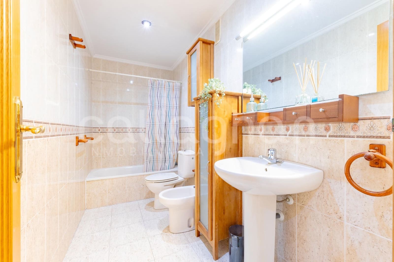 3 bedroom Flat for rent in Valencia city - € 1,300 (Ref: 9690972)