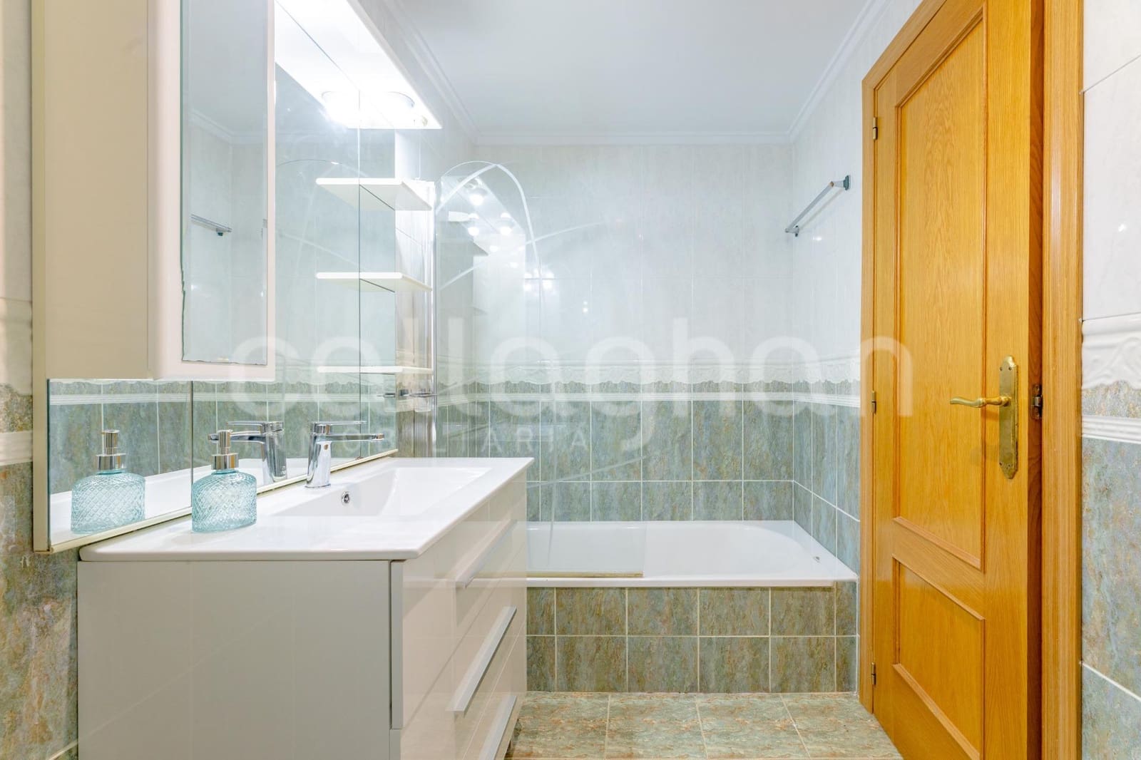 3 bedroom Flat for rent in Valencia city - € 1,300 (Ref: 9690972)