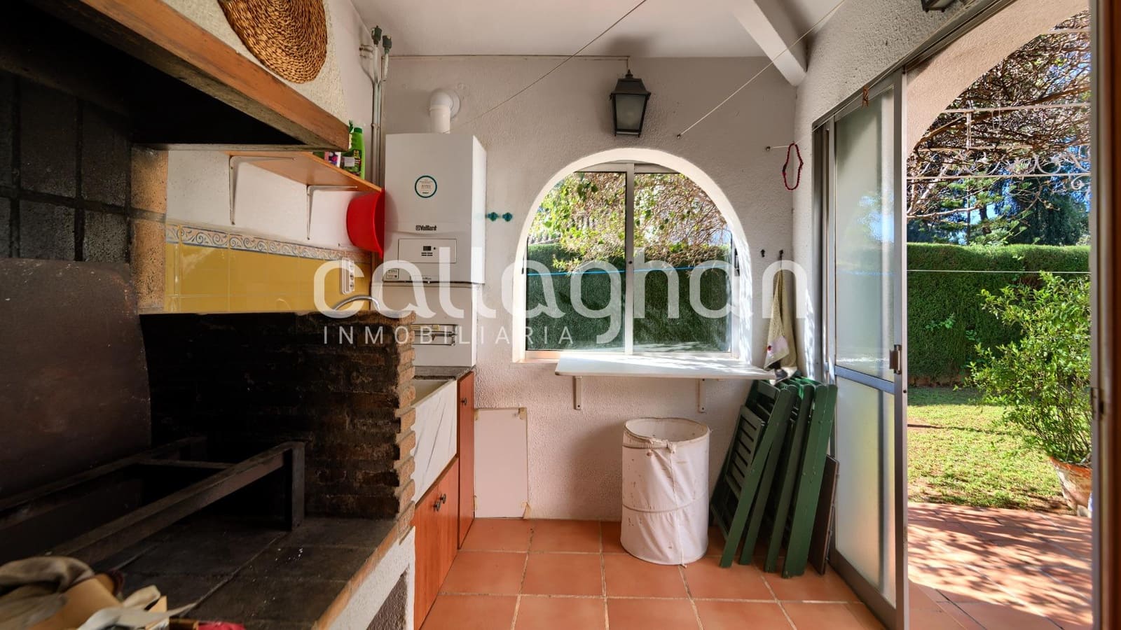 4 bedroom Villa for sale in Picassent with pool garage - € 400,000 (Ref: 9696293)