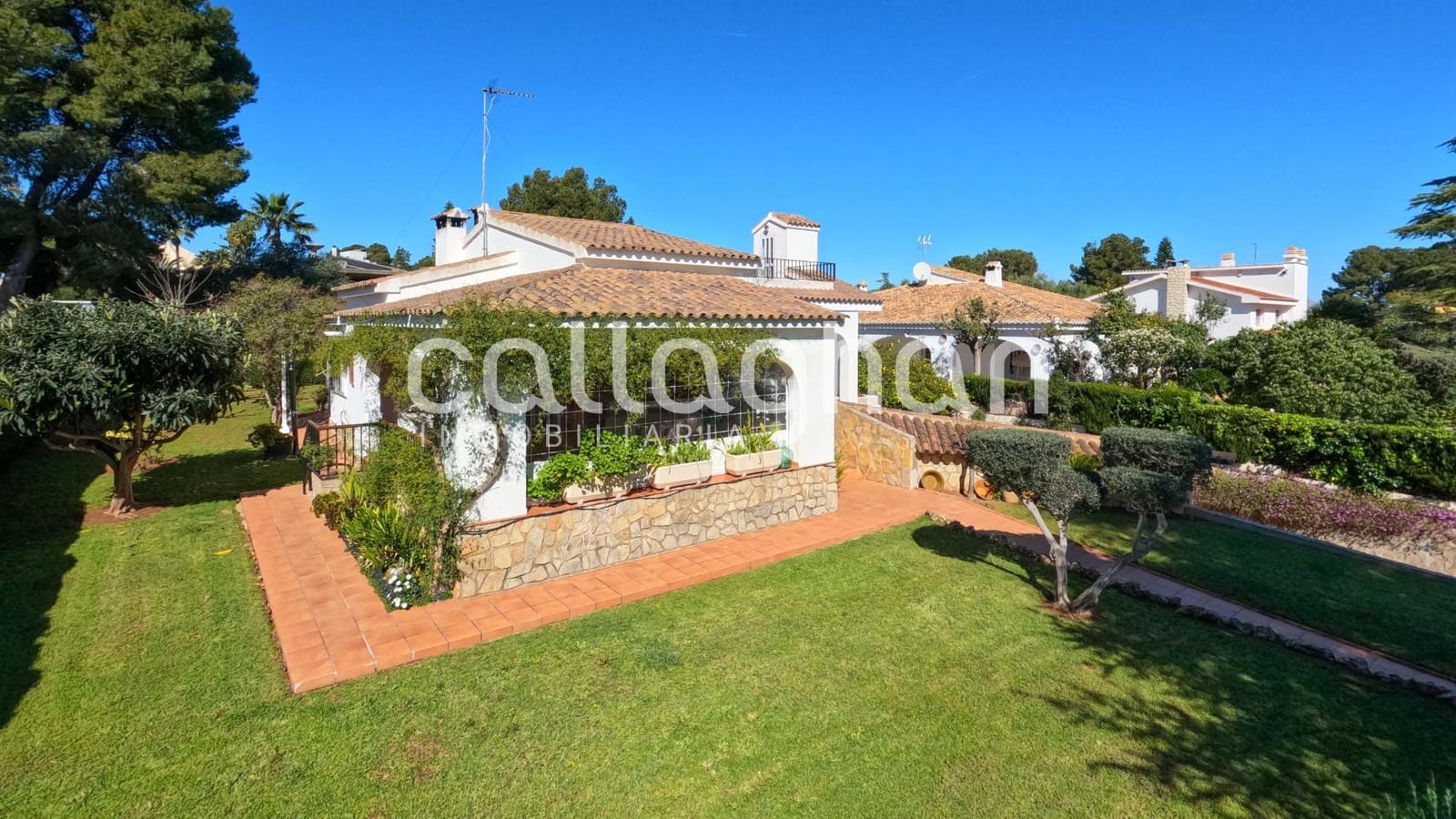 4 bedroom Villa for sale in Picassent with pool garage - € 400,000 (Ref: 9696293)