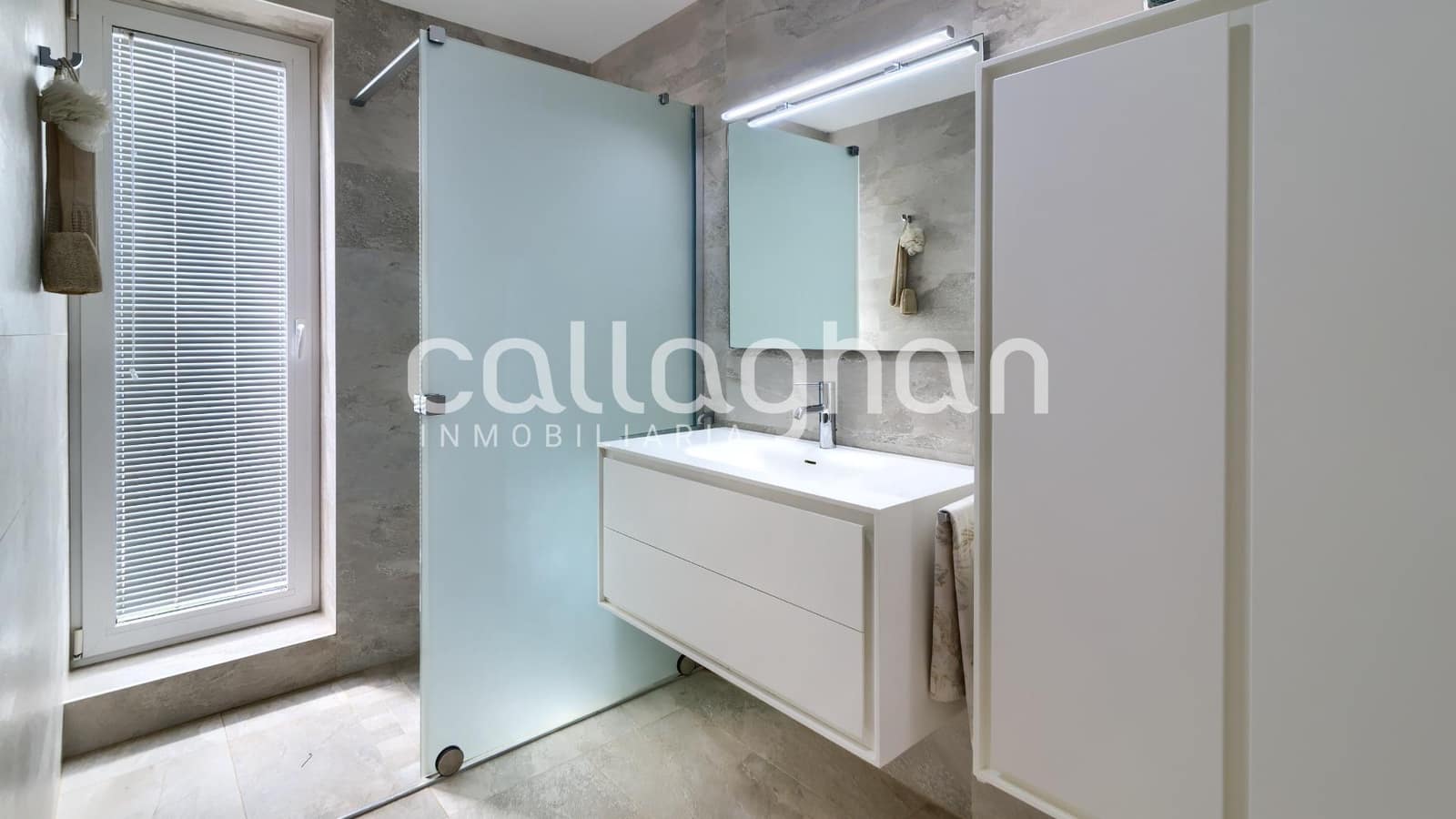 4 bedroom Villa for sale in Picassent with pool garage - € 400,000 (Ref: 9696293)