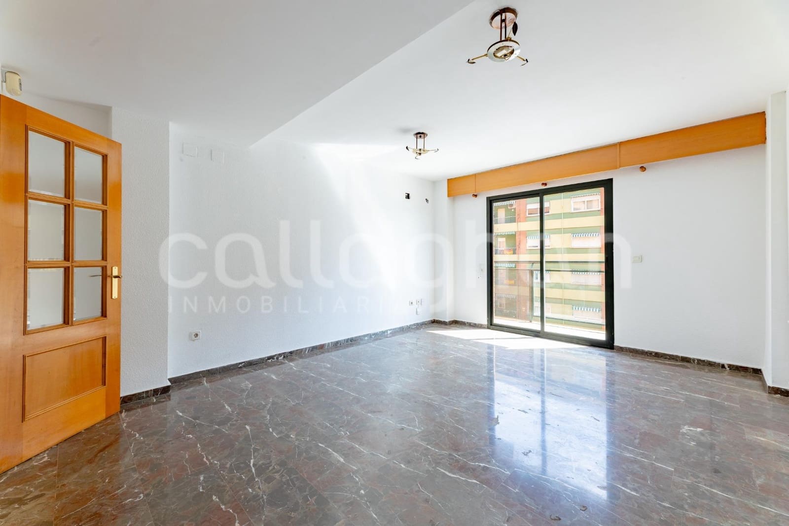 4 bedroom Flat for sale in Valencia city with garage - € 330,000 (Ref: 9712174)