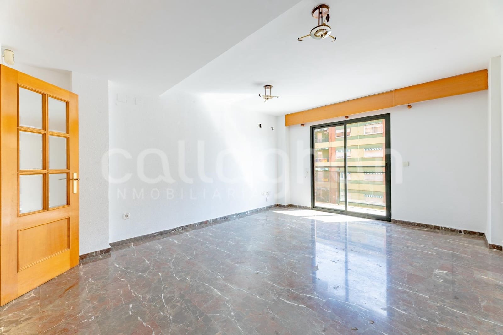 4 bedroom Flat for sale in Valencia city with garage - € 330,000 (Ref: 9712174)