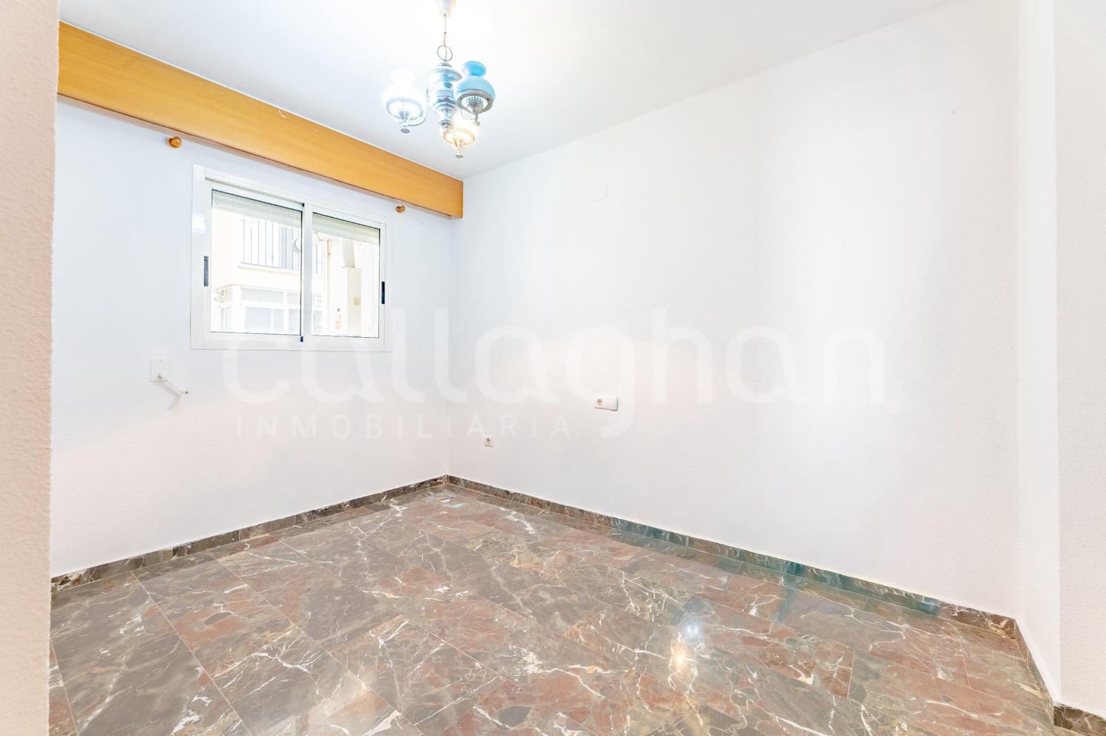 4 bedroom Flat for sale in Valencia city with garage - € 330,000 (Ref: 9712174)