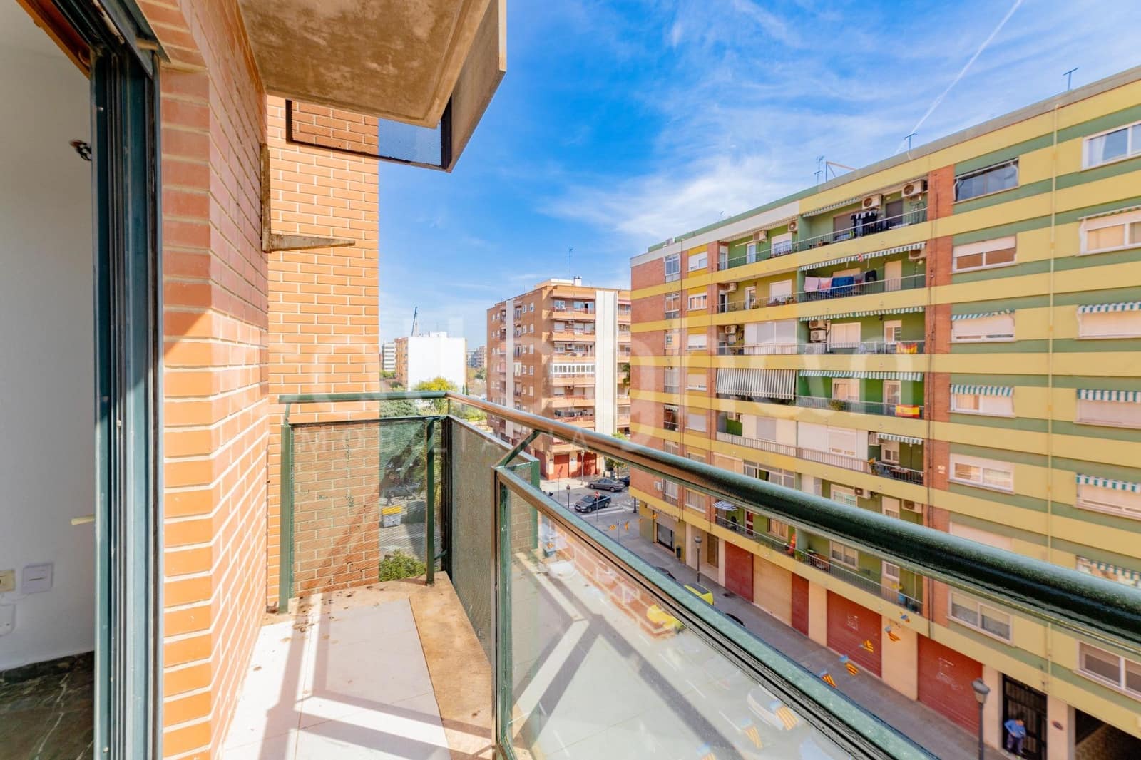 4 bedroom Flat for sale in Valencia city with garage - € 330,000 (Ref: 9712174)