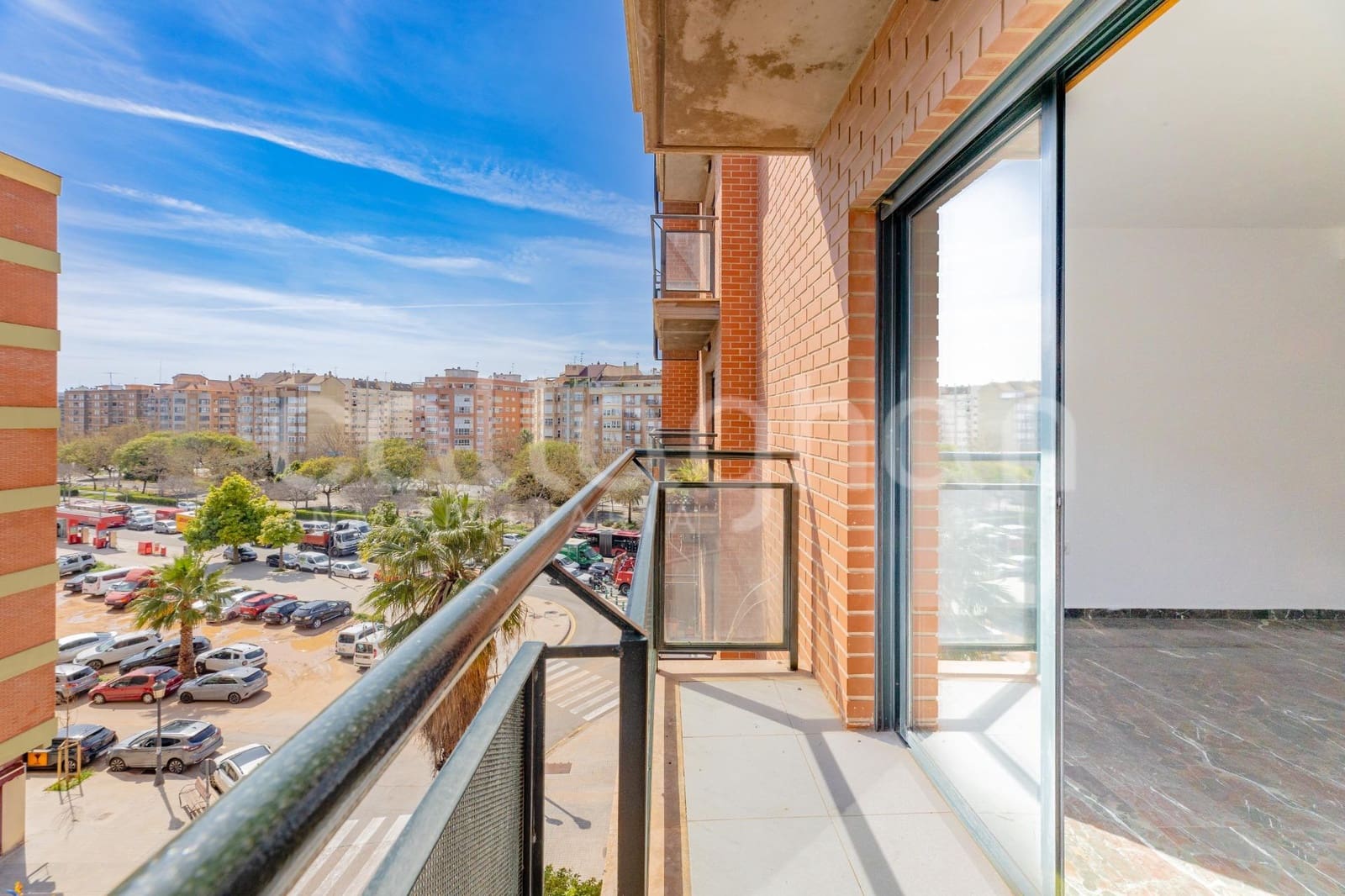 4 bedroom Flat for sale in Valencia city with garage - € 330,000 (Ref: 9712174)