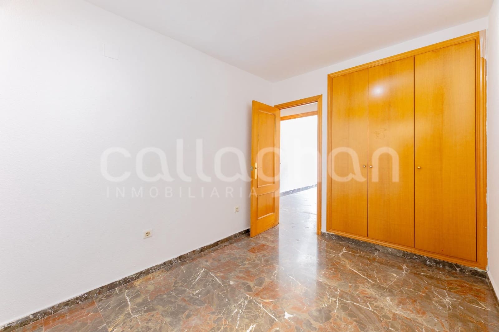 4 bedroom Flat for sale in Valencia city with garage - € 330,000 (Ref: 9712174)