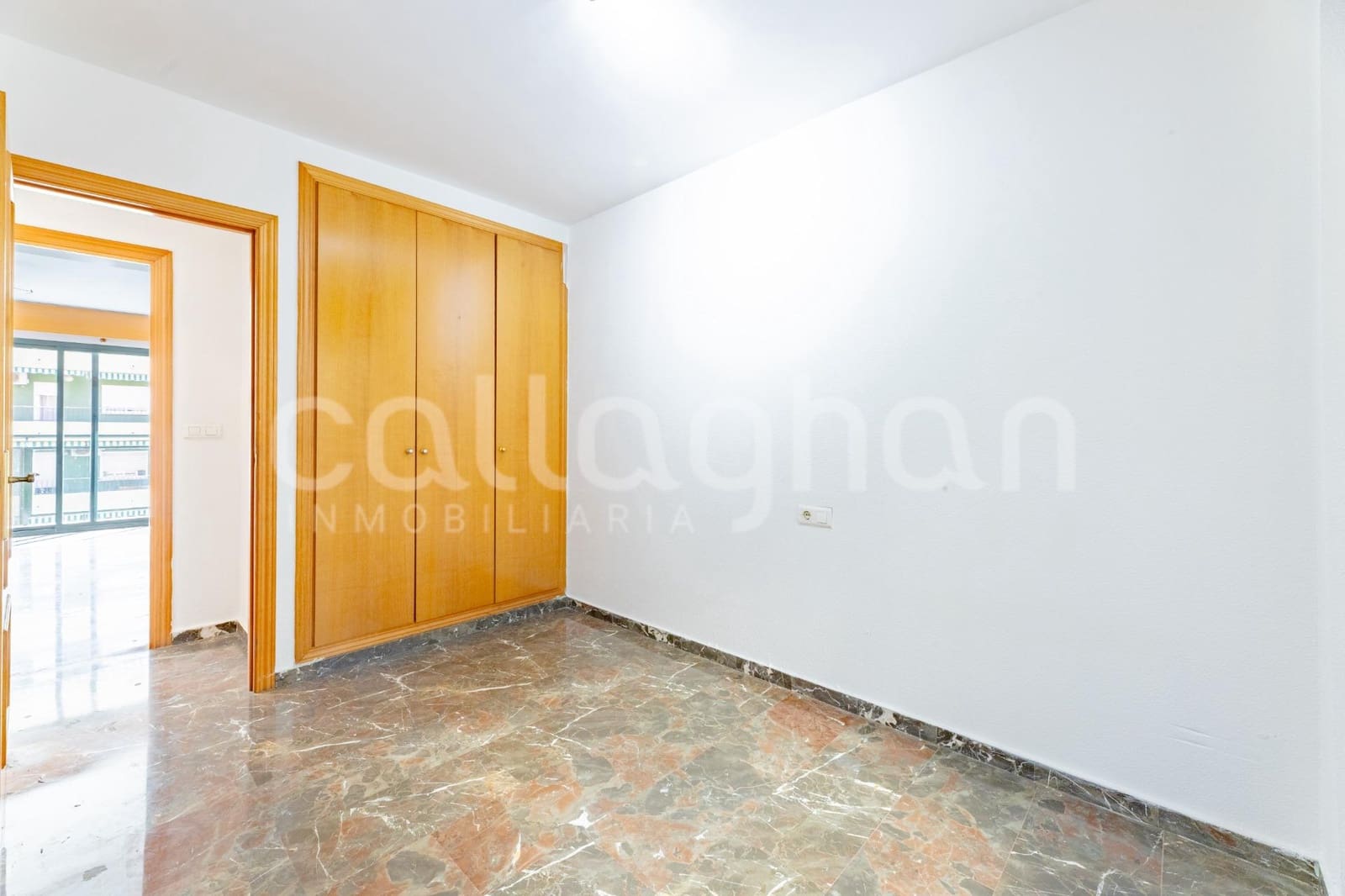 4 bedroom Flat for sale in Valencia city with garage - € 330,000 (Ref: 9712174)
