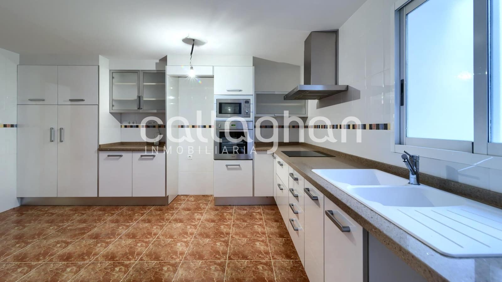 Piso de 5 habitaciones en Paterna en venta con garaje - 380.000 € (Ref: 9720190)
