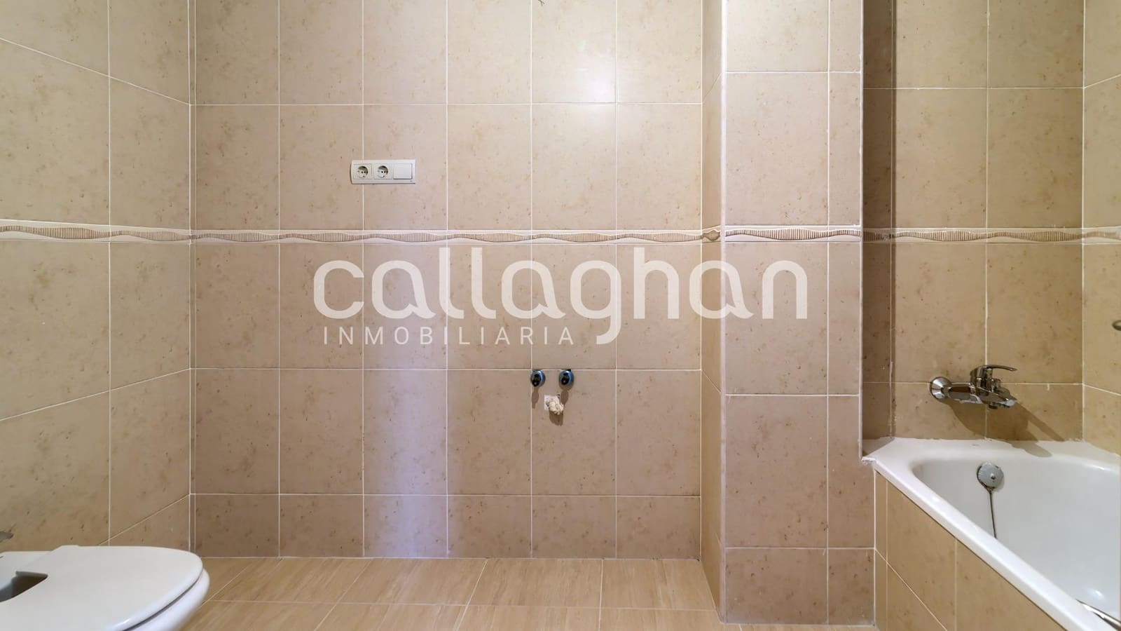 Piso de 5 habitaciones en Paterna en venta con garaje - 380.000 € (Ref: 9720190)