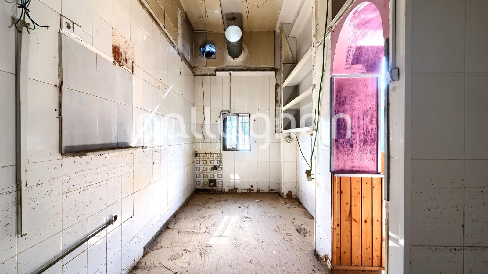 Commercial for sale in Chiva - € 85,000 (Ref: 9720191)