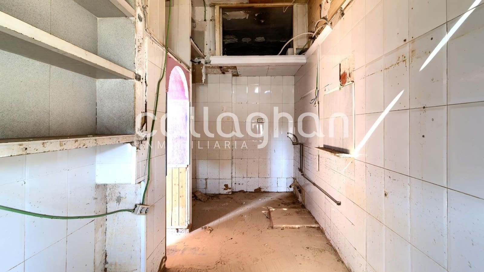 Commercial for sale in Chiva - € 85,000 (Ref: 9720191)