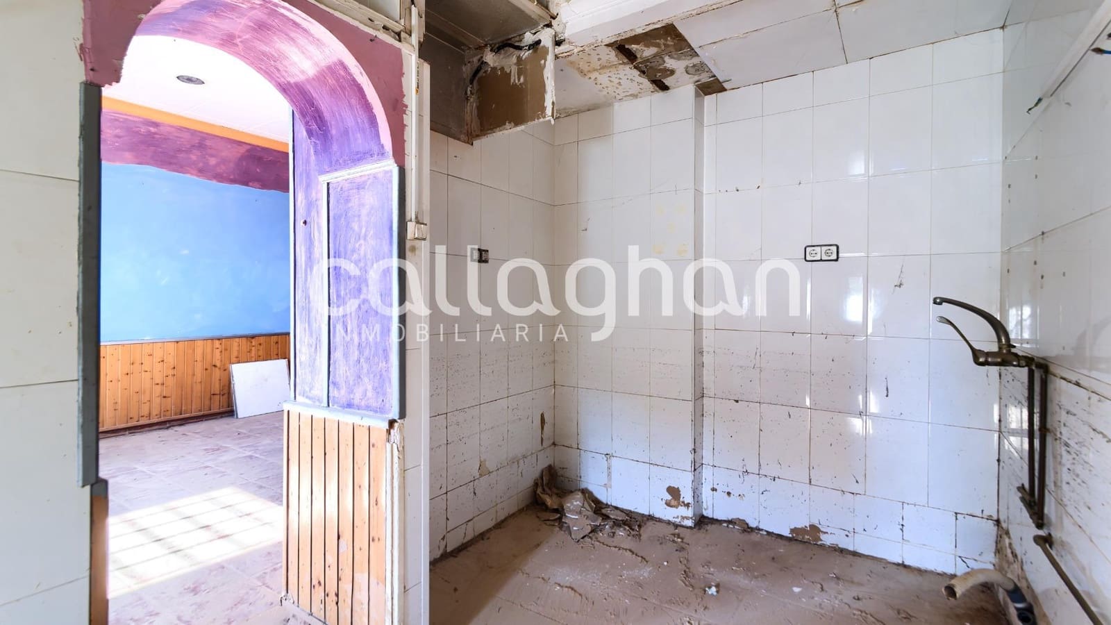 Commercial for sale in Chiva - € 85,000 (Ref: 9720191)