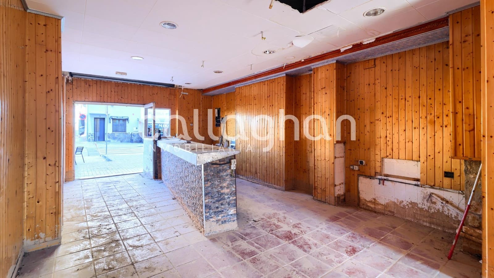 Commercial for sale in Chiva - € 85,000 (Ref: 9720191)