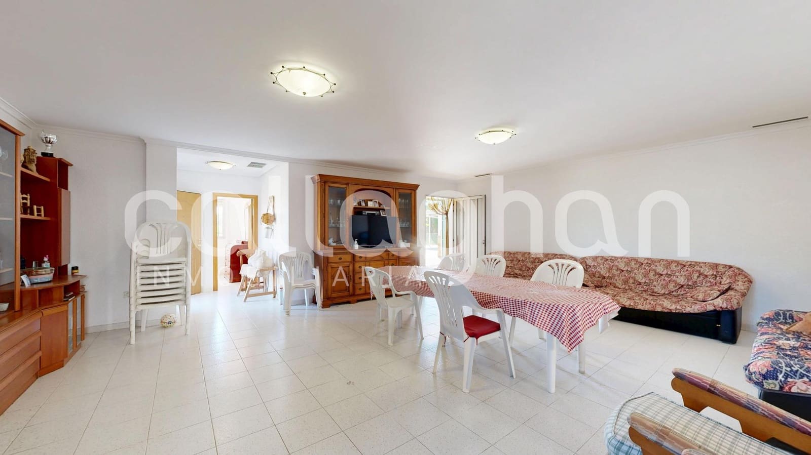 8 bedroom Villa for sale in Chiva with pool garage - € 535,000 (Ref: 9726829)