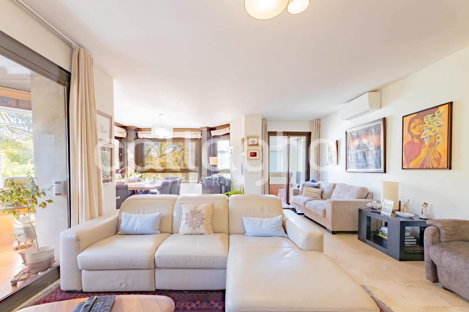 4 bedroom Flat for rent in Valencia city with garage - € 3,500 (Ref: 9735766)