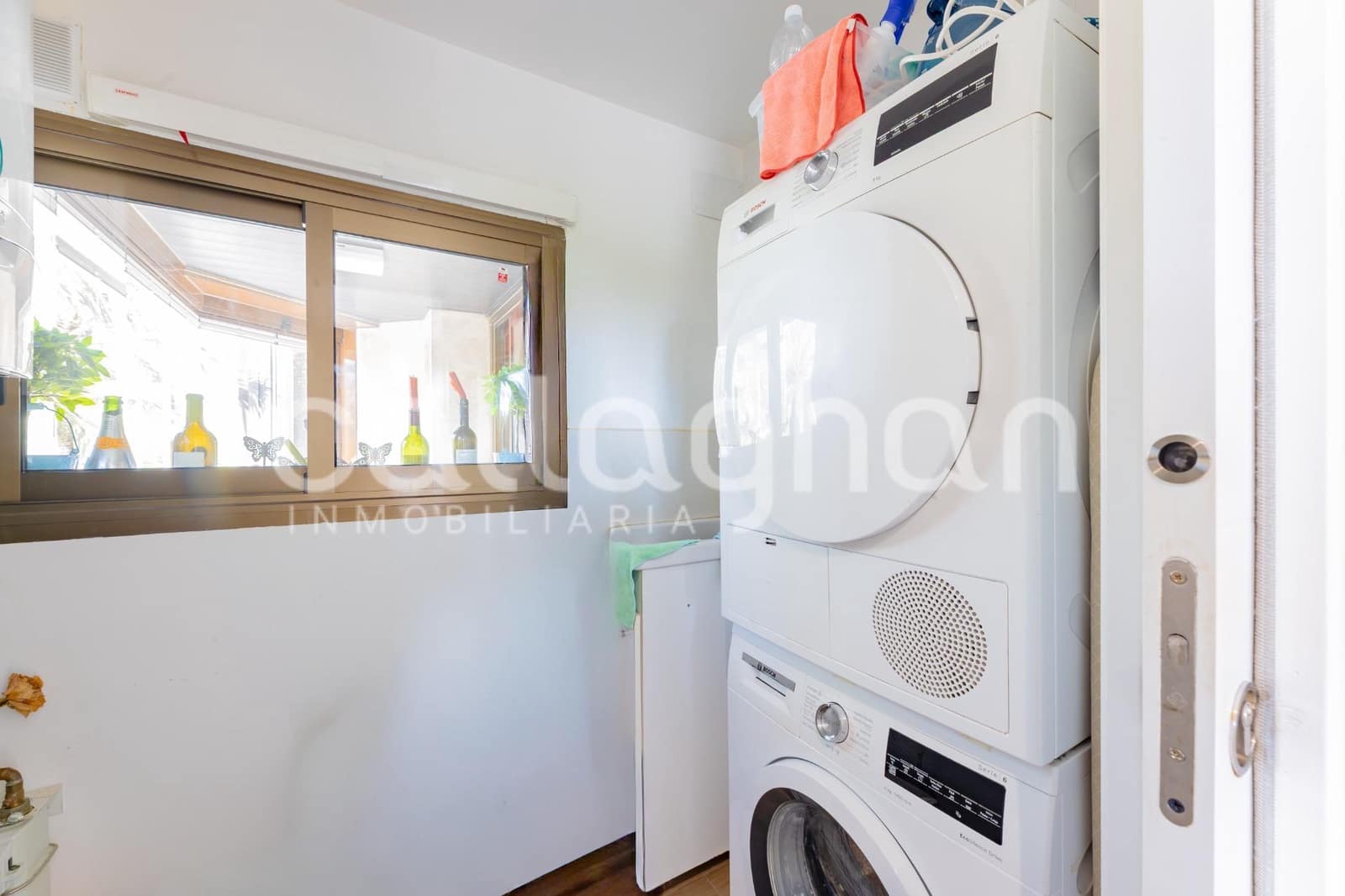 4 bedroom Flat for rent in Valencia city with garage - € 3,500 (Ref: 9735766)