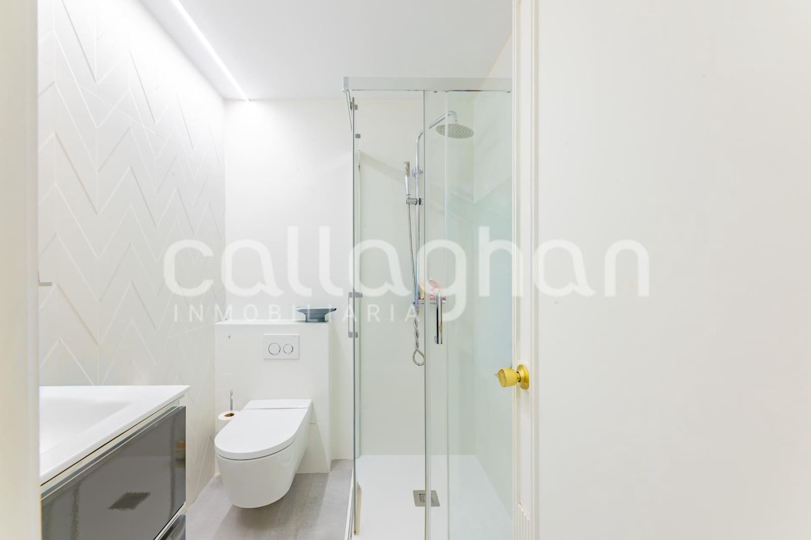 4 bedroom Flat for rent in Valencia city with garage - € 3,500 (Ref: 9735766)