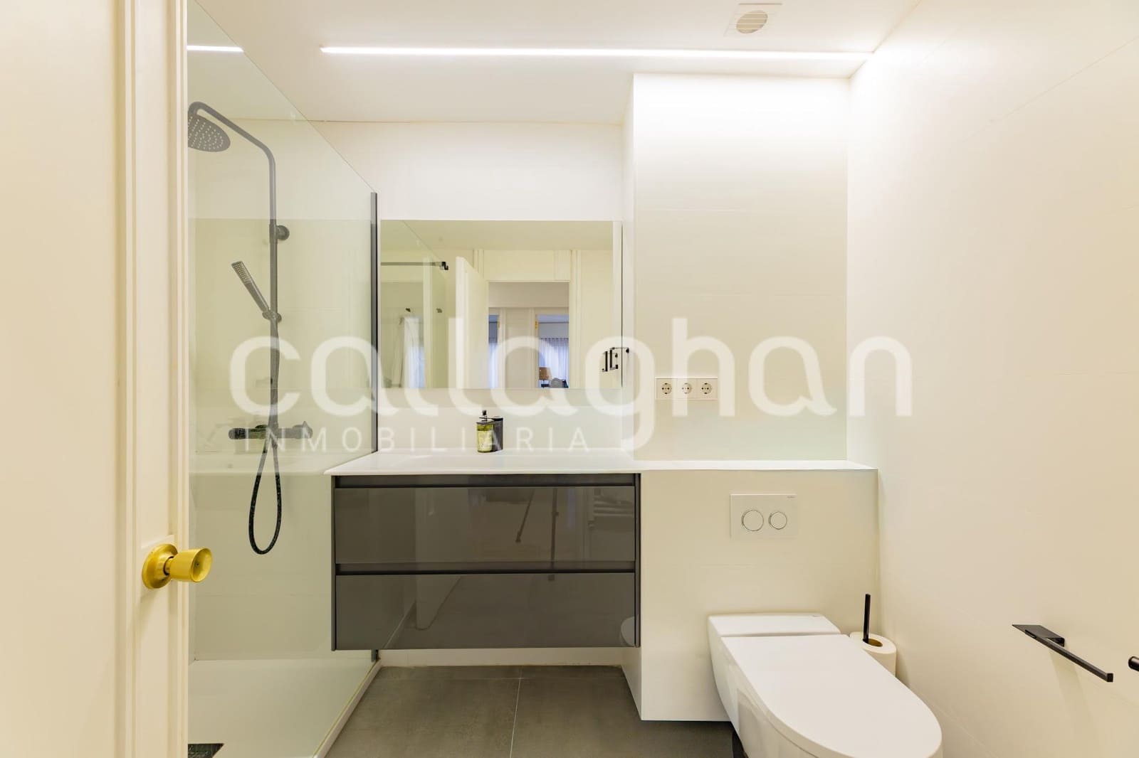 4 bedroom Flat for rent in Valencia city with garage - € 3,500 (Ref: 9735766)